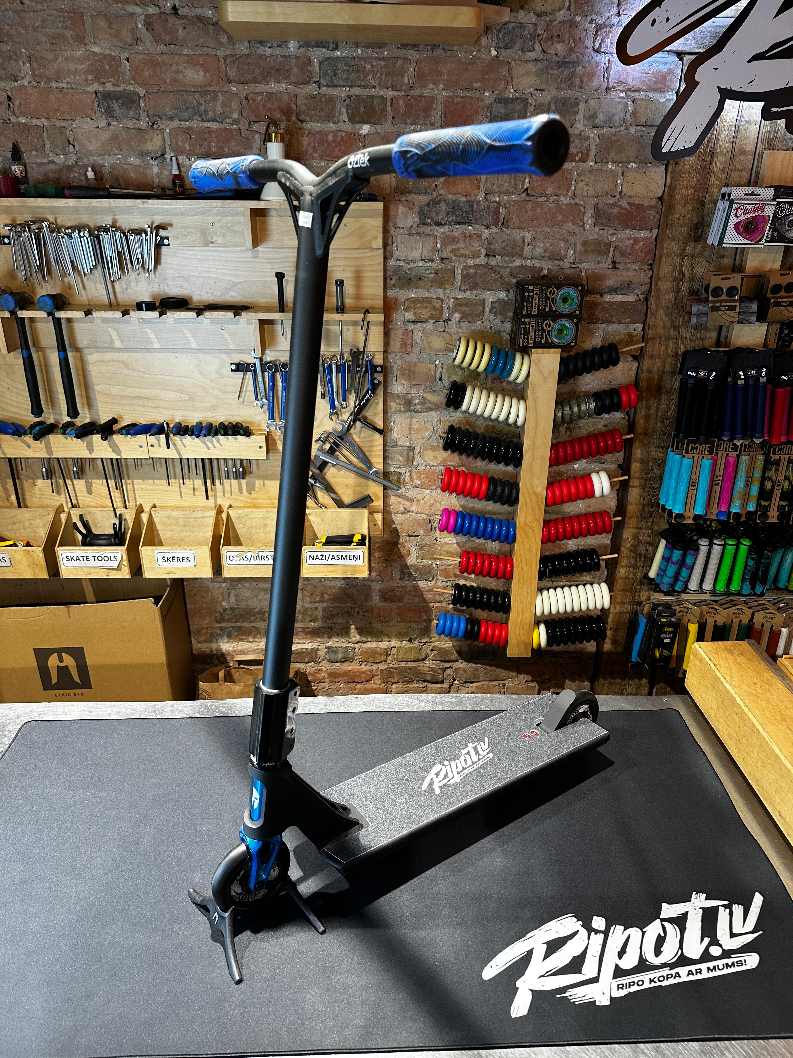Aztek Custom Pro Scooter